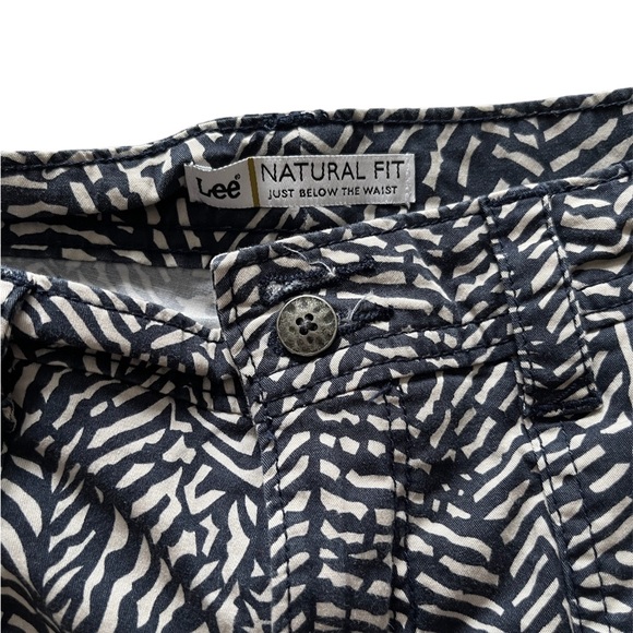 Lee woman’s skort size M black & white. Skirt and shorts in one. - Picture 7 of 8